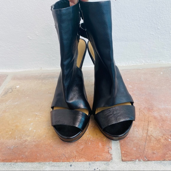 🖤COACH LEATHER HEELS 🖤 - Picture 5 of 9